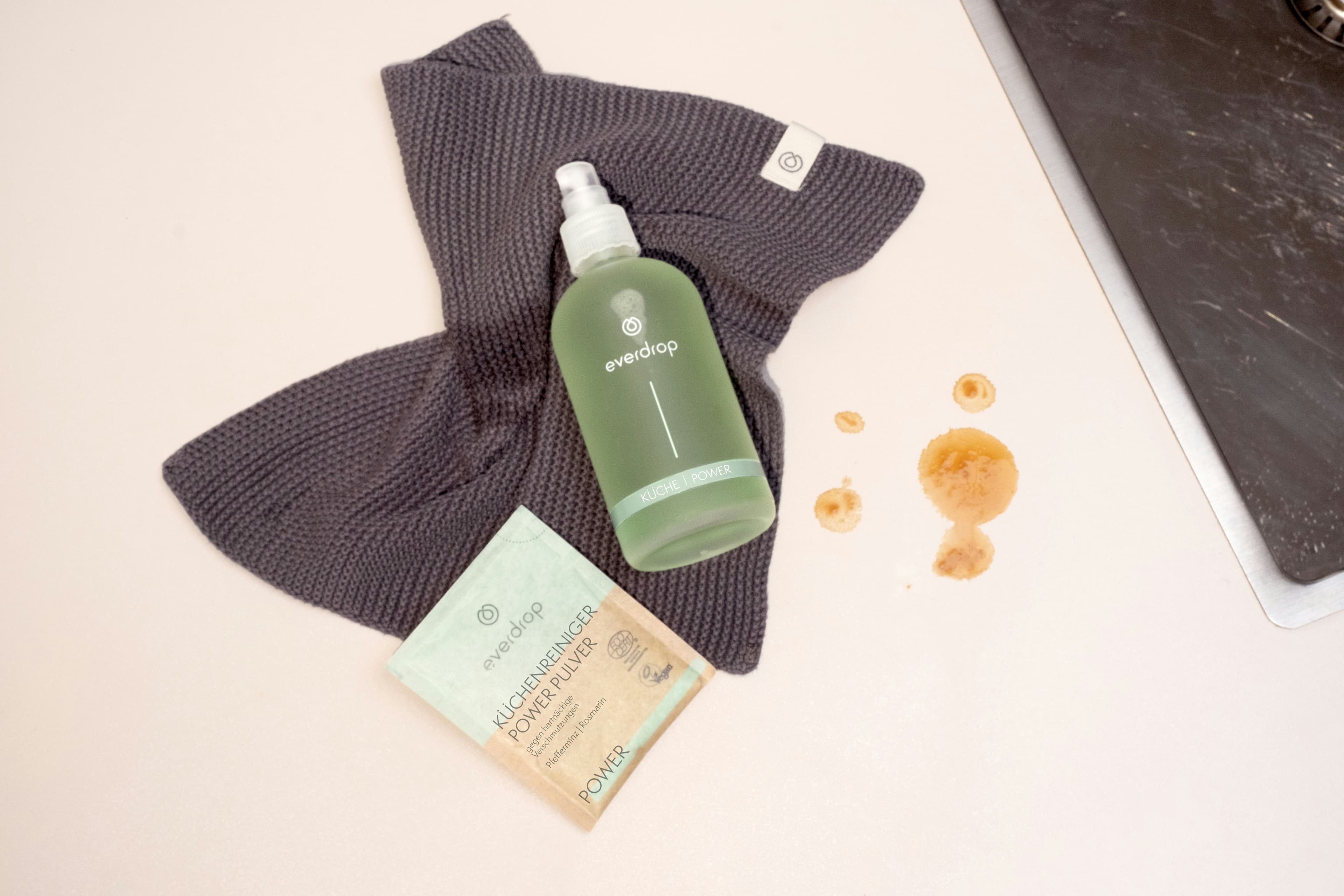 Detailed kitchen cleaning